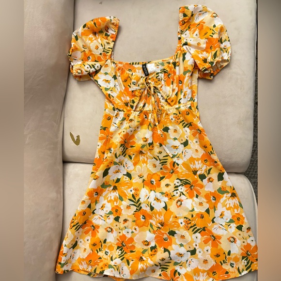 h&m orange puff sleeve dress Women's Orange Puff-sleeved tie-detail dress